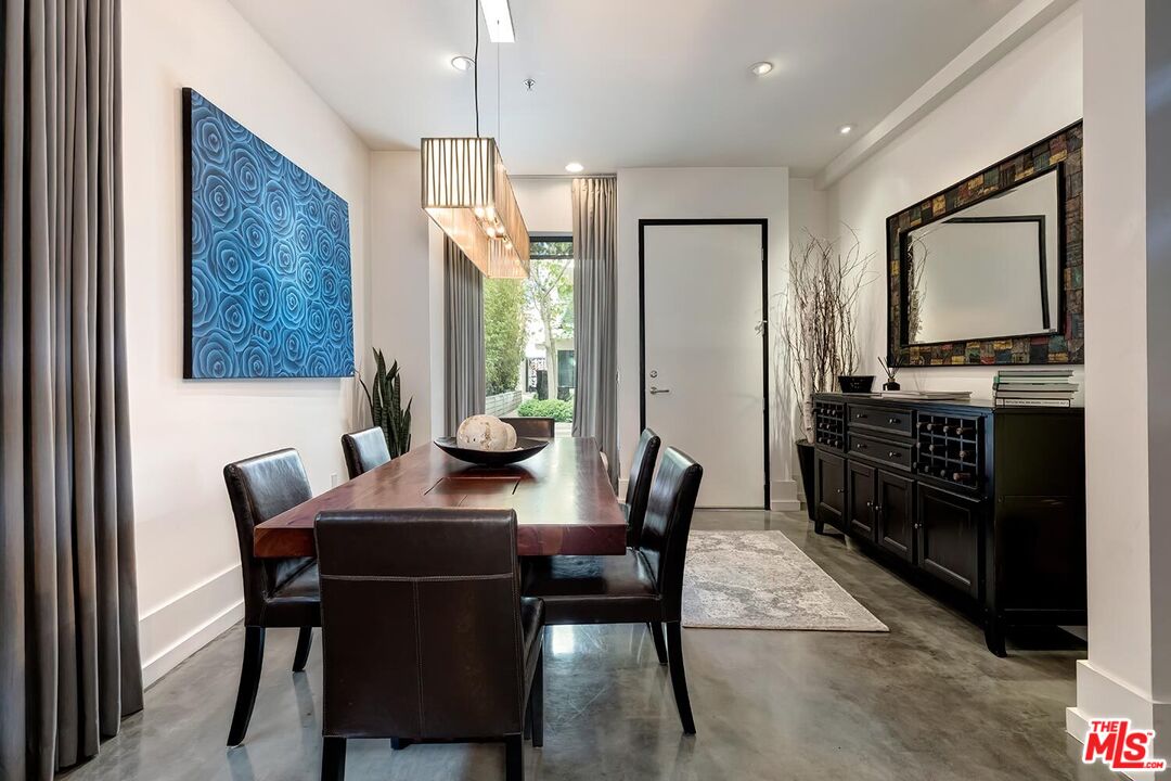 1137 Hacienda Pl Unit: 104