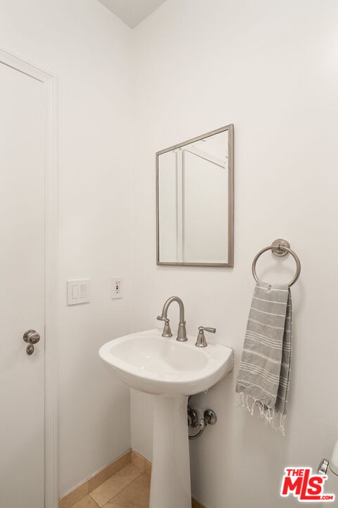 11916 Gorham Ave Unit: 302