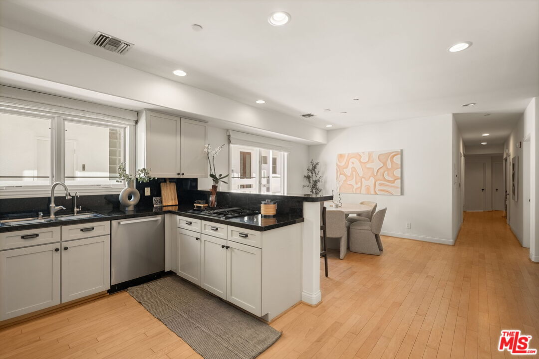 11916 Gorham Ave Unit: 302