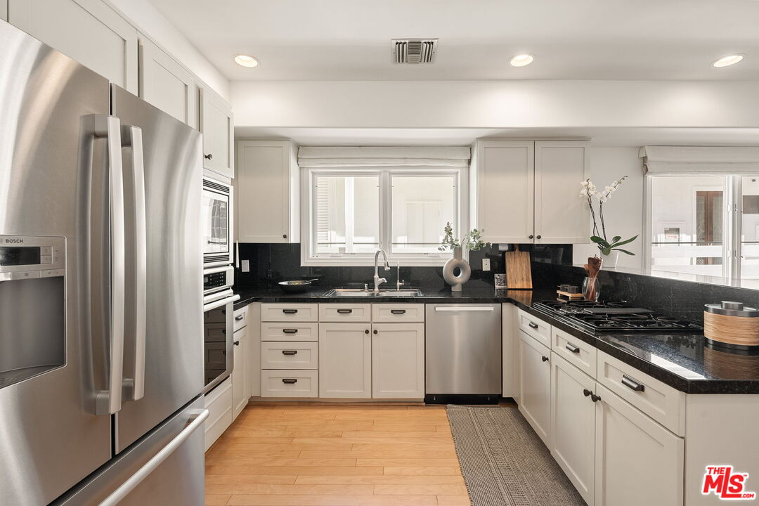 11916 Gorham Ave Unit: 302