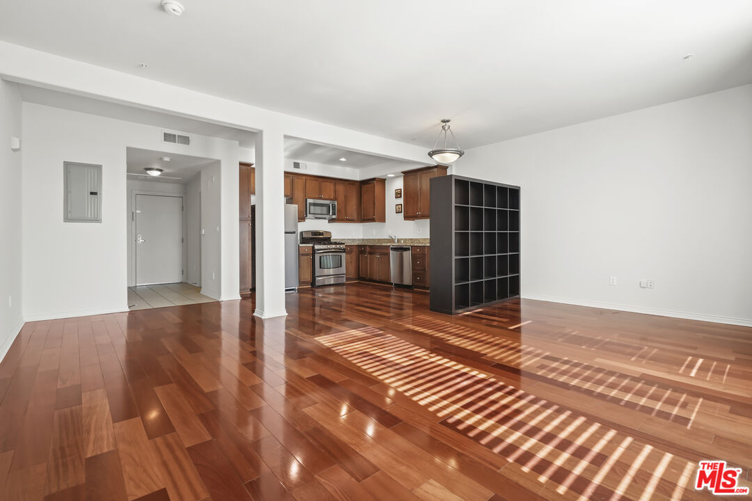 360 W Avenue 26 Unit: 318