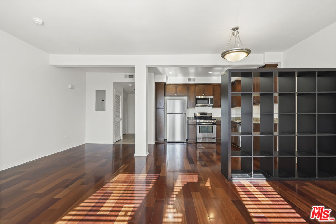 360 W Avenue 26 Unit: 318