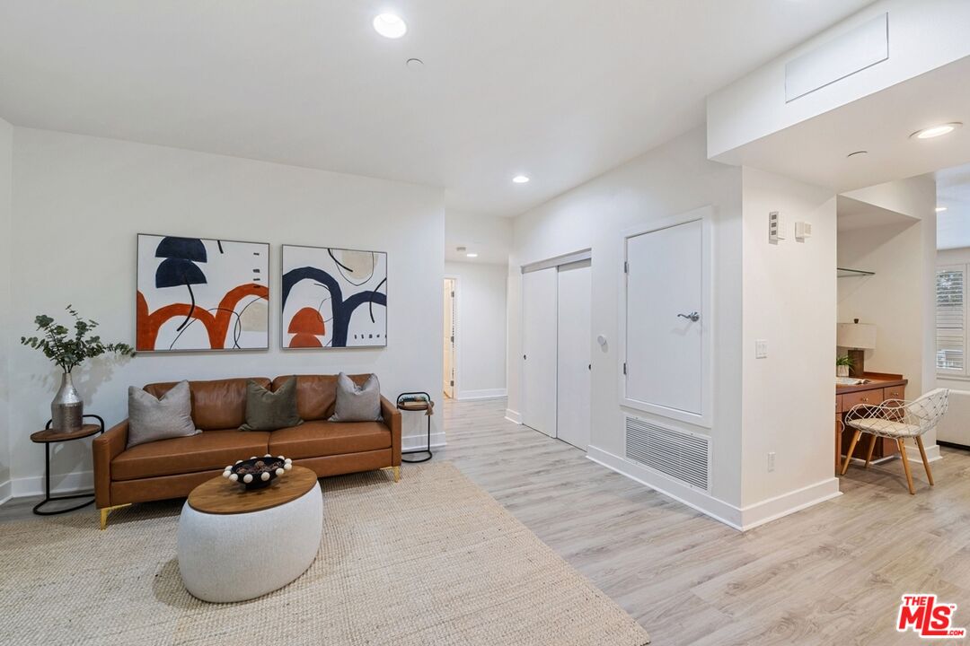2240 S Beverly Glen Blvd Unit: 102