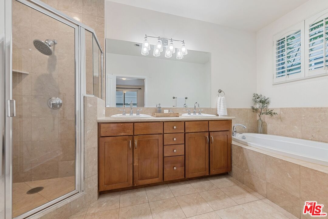 2240 S Beverly Glen Blvd Unit: 102