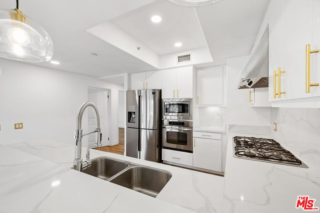 311 S Gramercy Pl Unit: 303