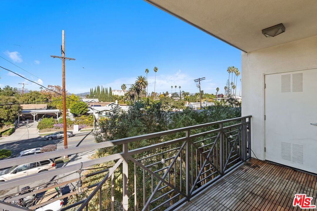 311 S Gramercy Pl Unit: 303