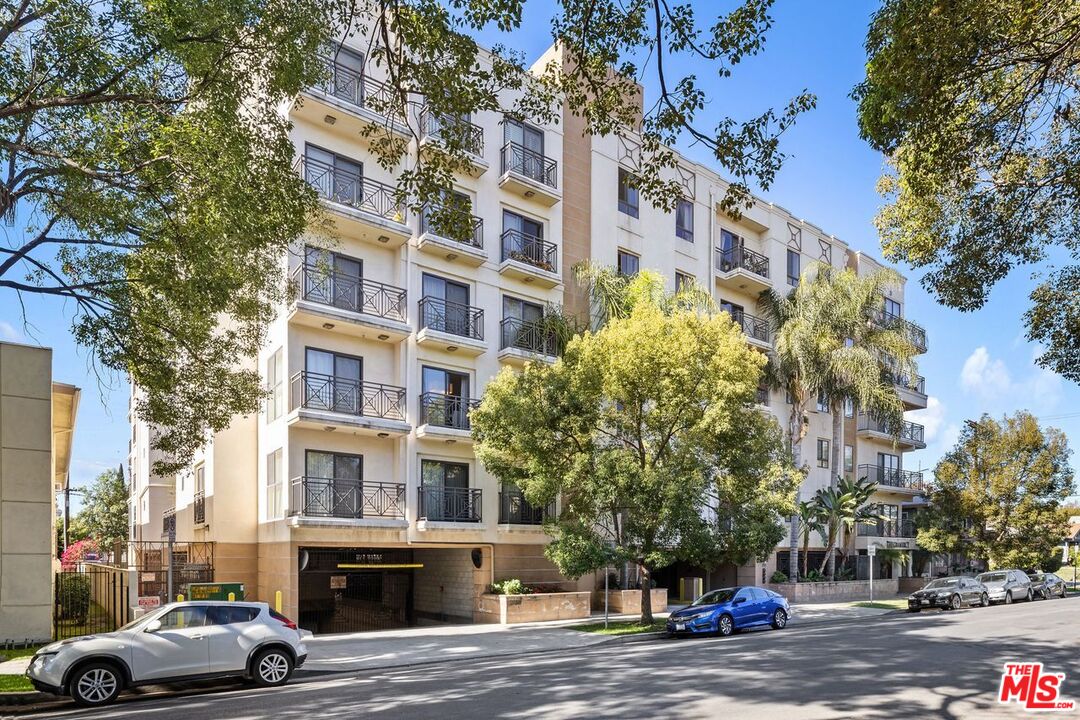 311 S Gramercy Pl Unit: 303