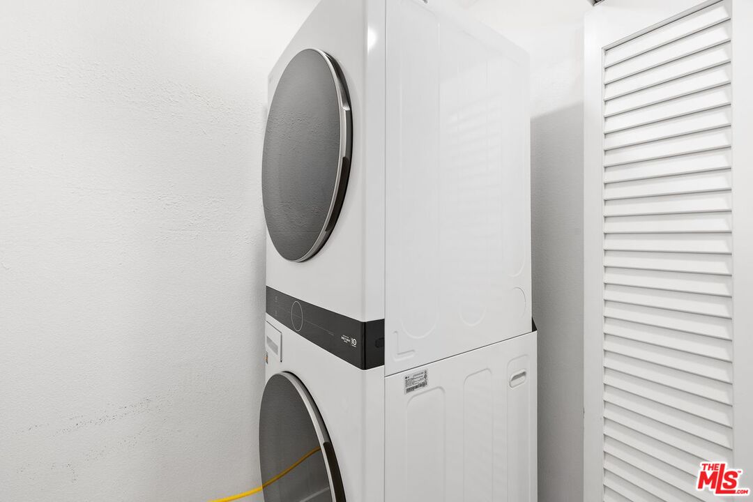 311 S Gramercy Pl Unit: 303