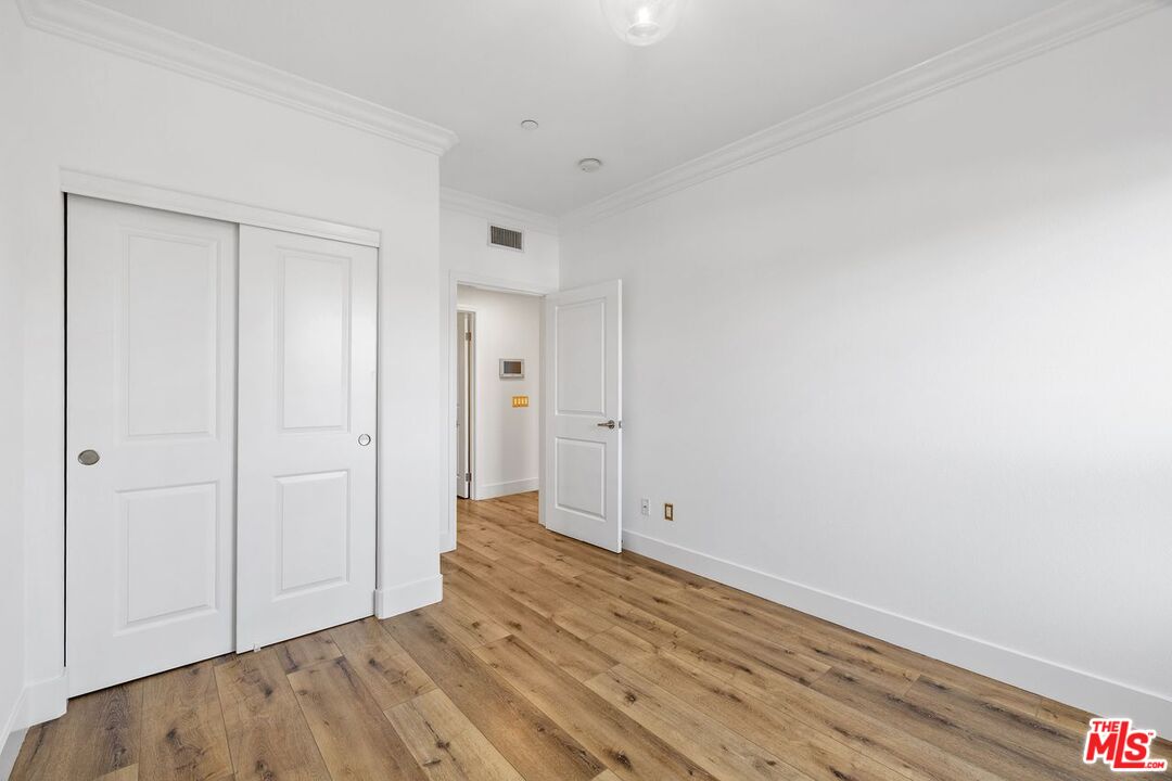 311 S Gramercy Pl Unit: 303