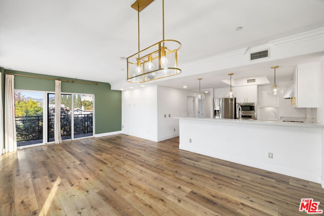 311 S Gramercy Pl Unit: 303