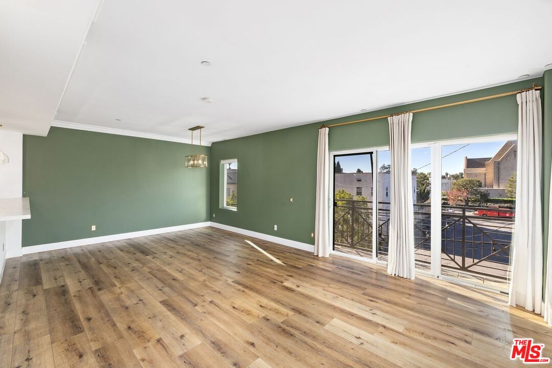 311 S Gramercy Pl Unit: 303