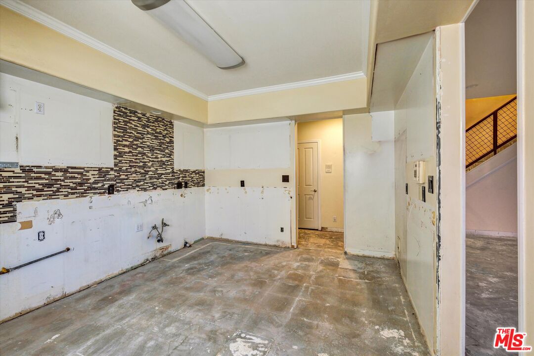 621 E Olive Ave Unit: 106