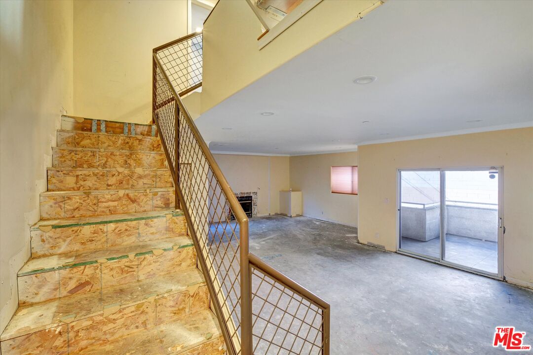 621 E Olive Ave Unit: 106