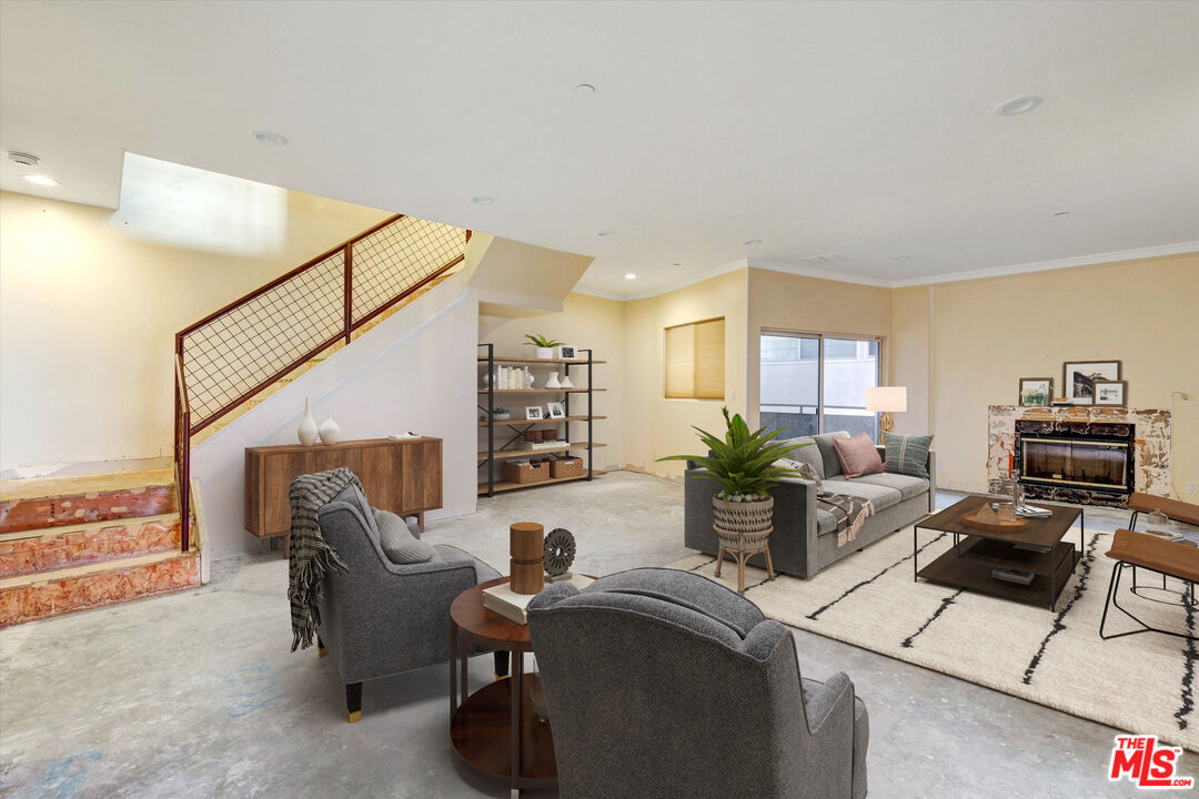 621 E Olive Ave Unit: 106