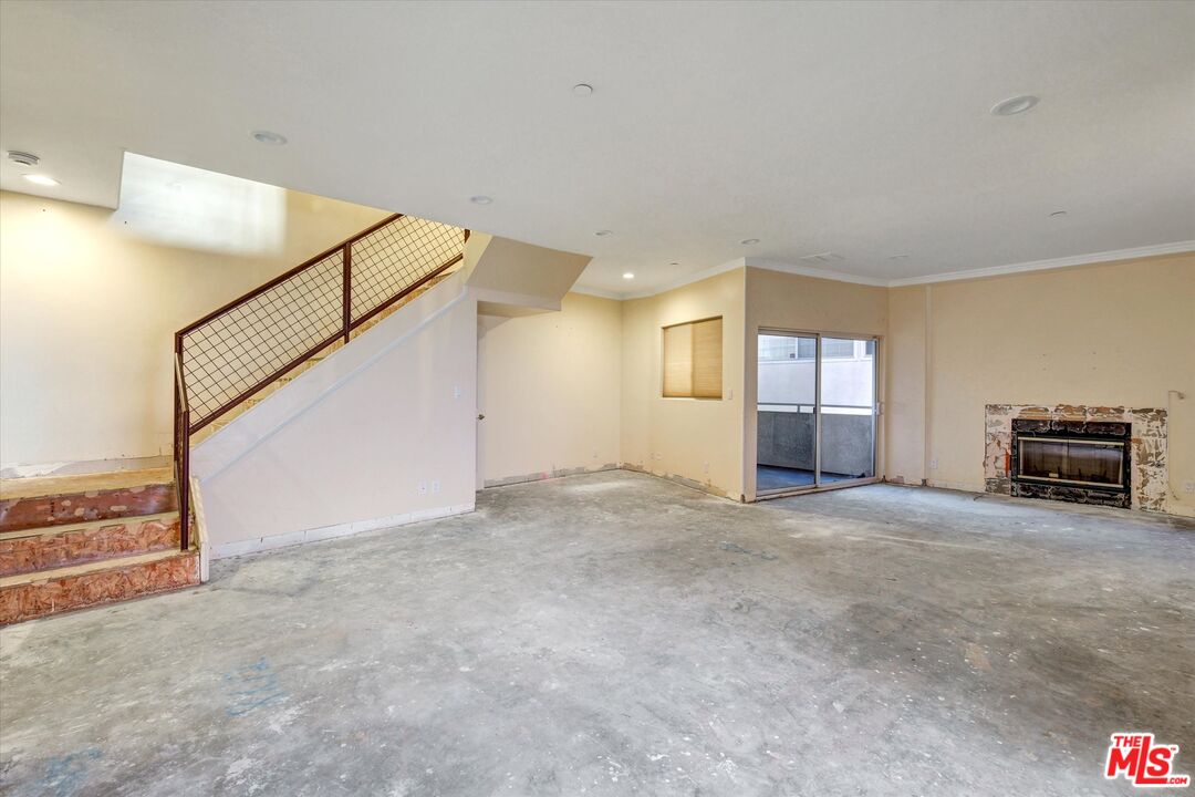 621 E Olive Ave Unit: 106