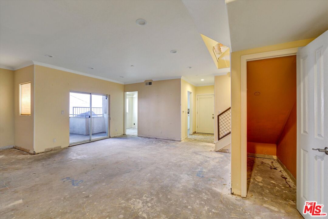 621 E Olive Ave Unit: 106