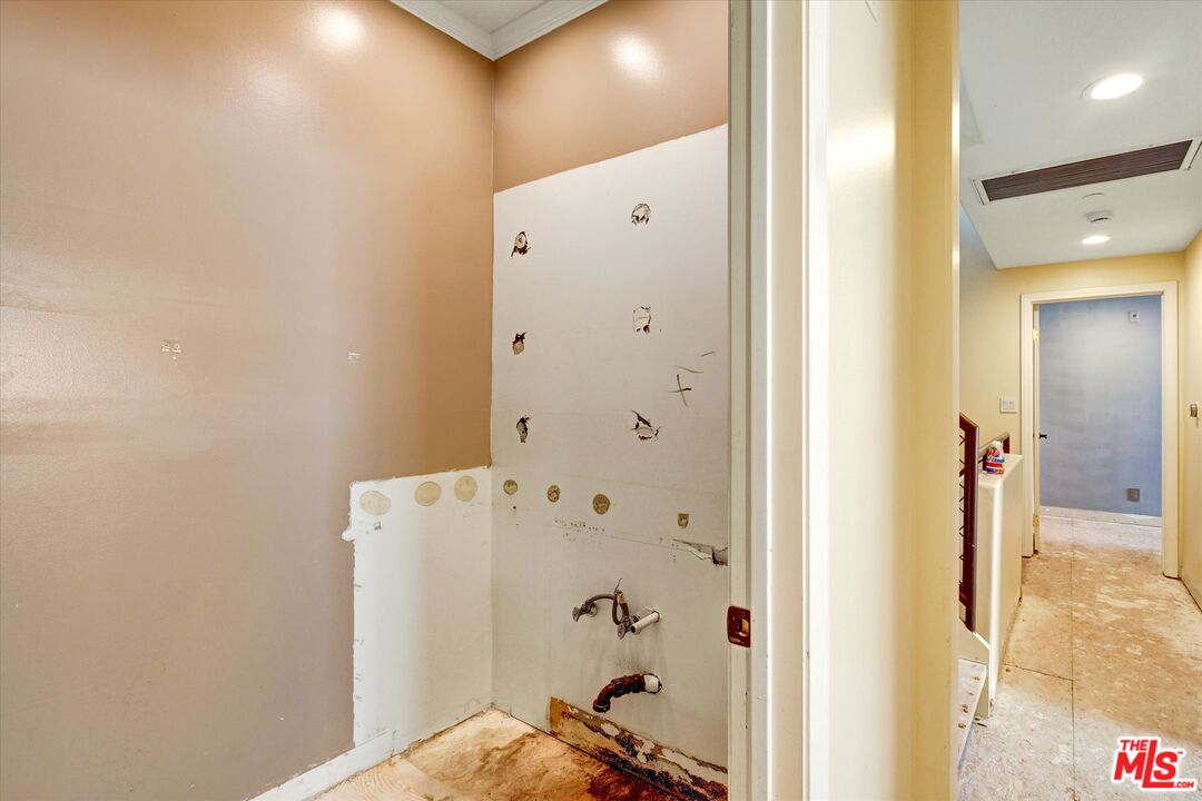 621 E Olive Ave Unit: 106