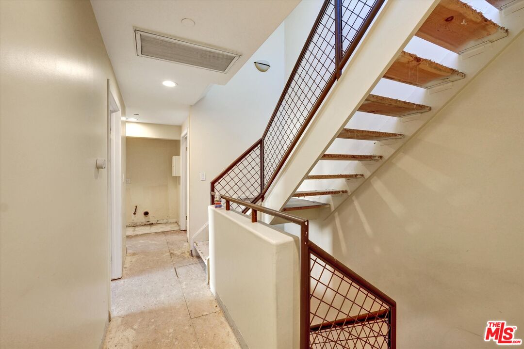 621 E Olive Ave Unit: 106