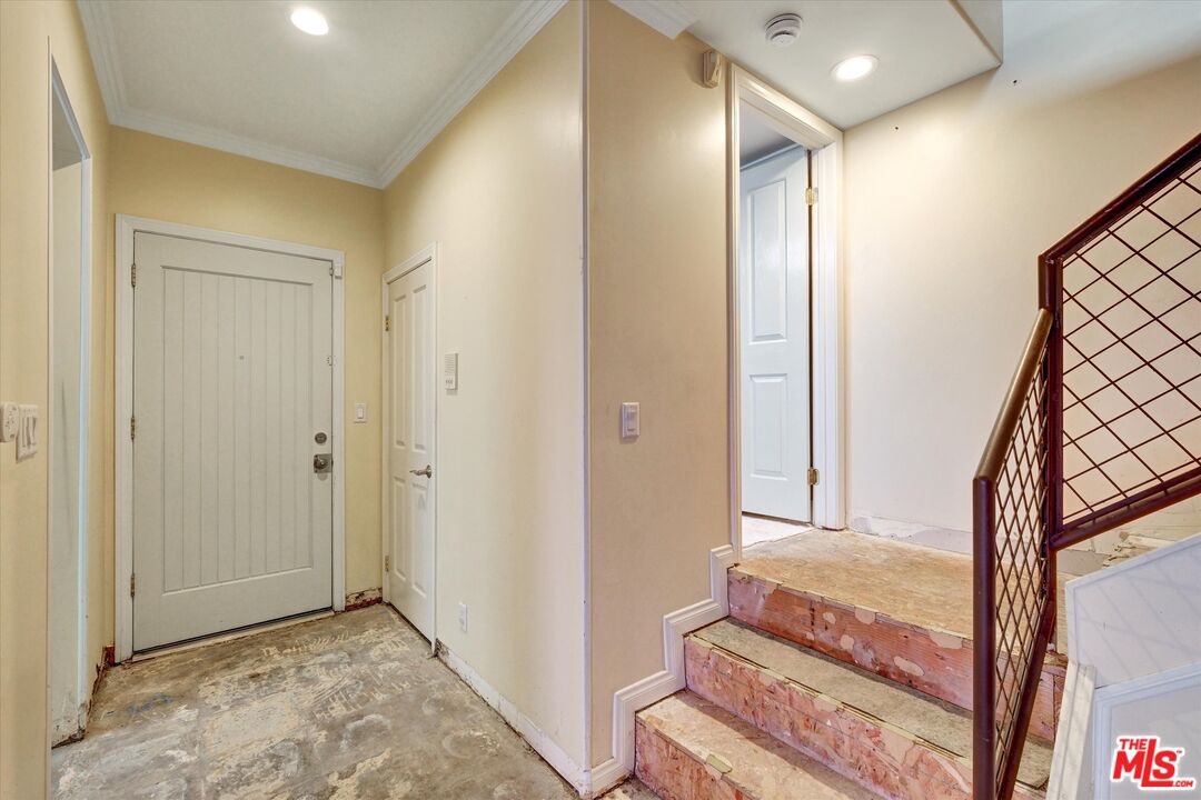 621 E Olive Ave Unit: 106