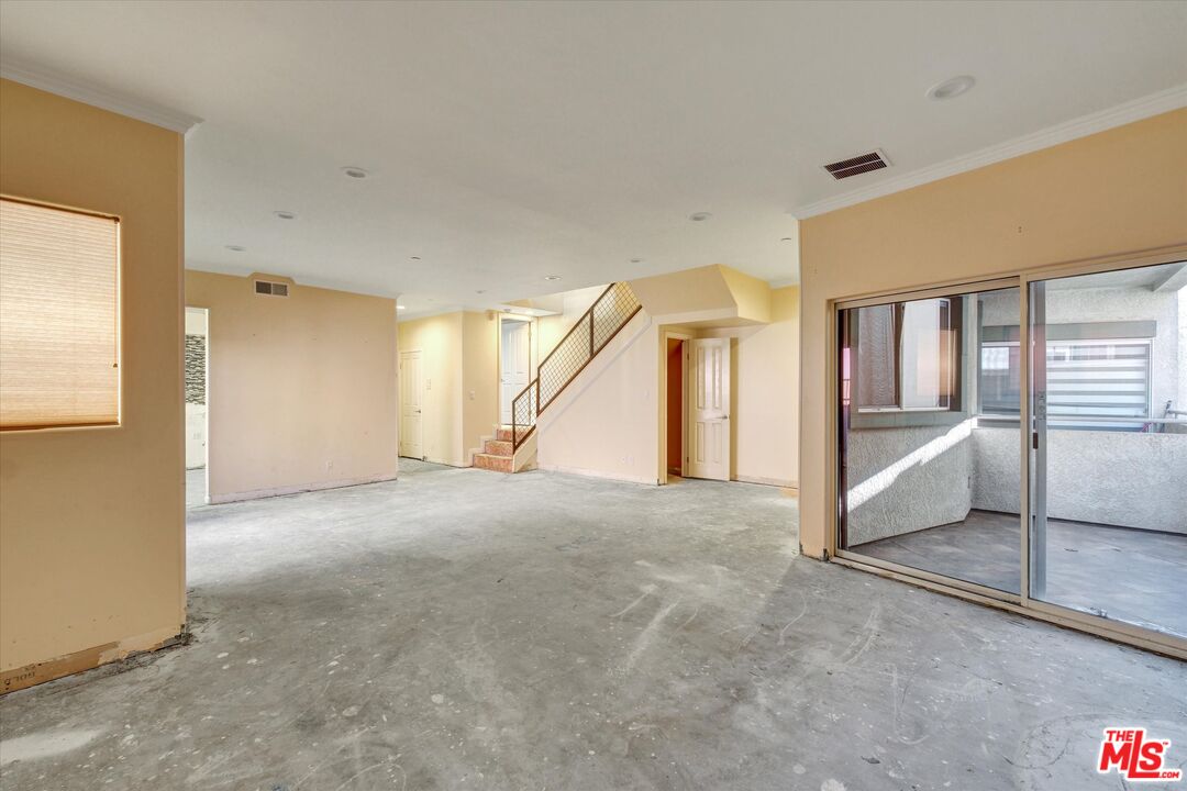 621 E Olive Ave Unit: 106