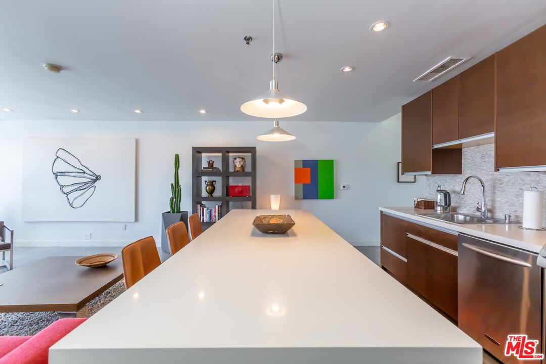 615 Hampton Dr Unit: A304