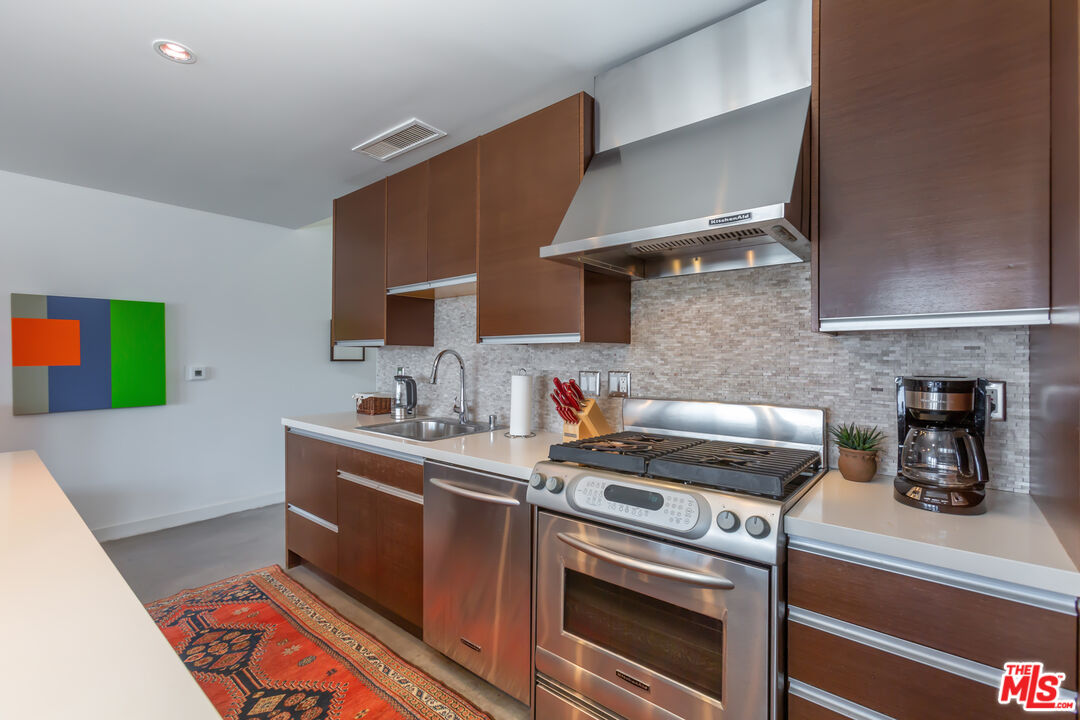 615 Hampton Dr Unit: A304