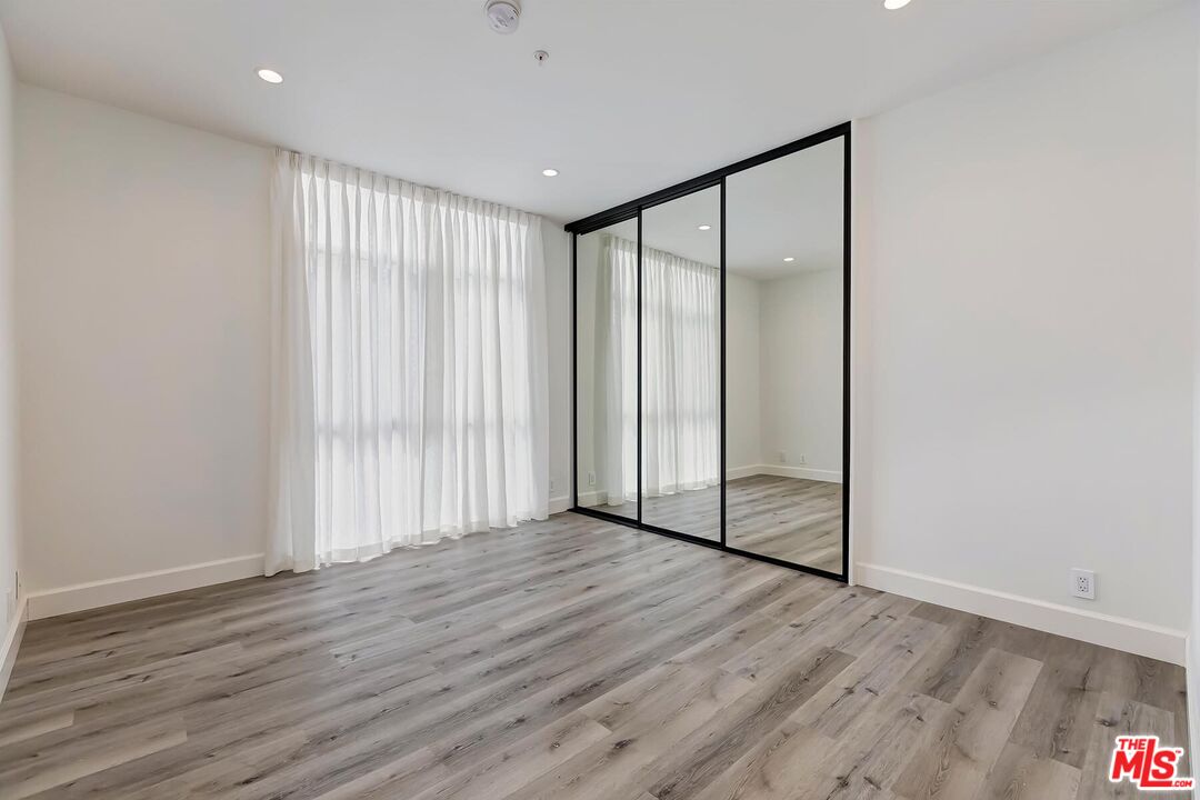 323 N Palm Dr Unit: 3