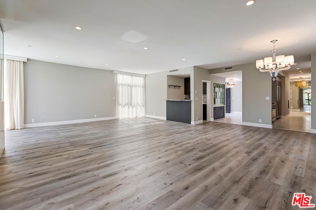 323 N Palm Dr Unit: 3