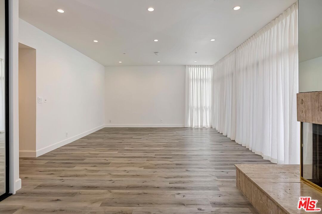 323 N Palm Dr Unit: 3