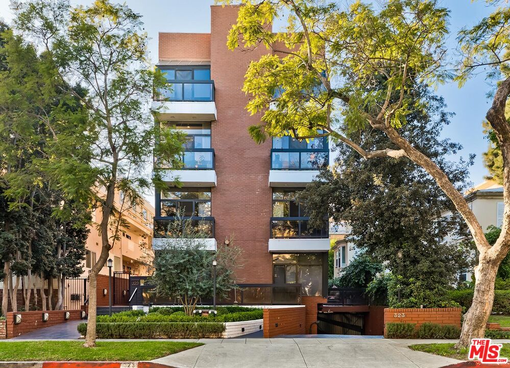 323 N Palm Dr Unit: 3