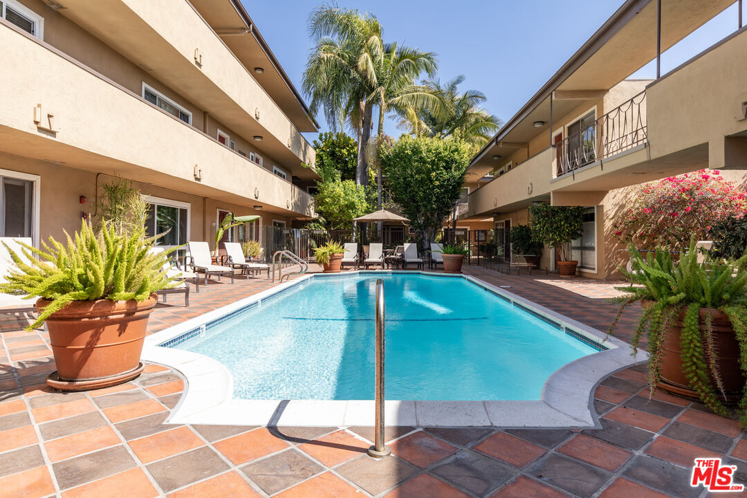 970 Palm Ave Unit: 215