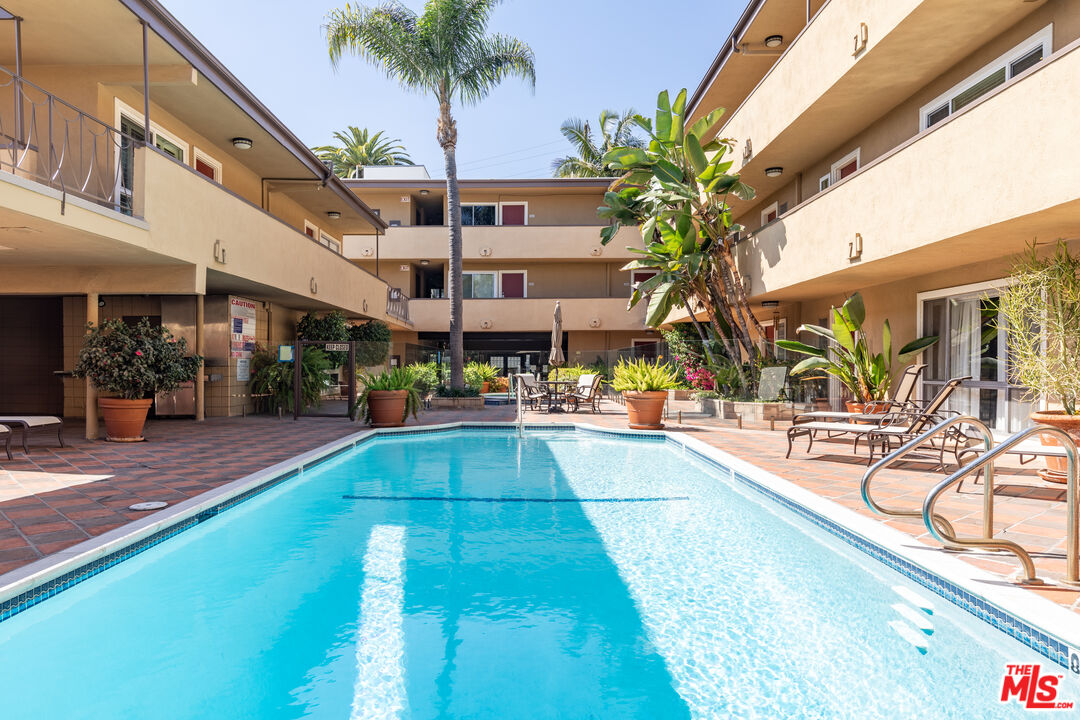 970 Palm Ave Unit: 215