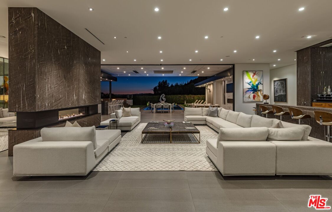 2002 LOMA VISTA DR