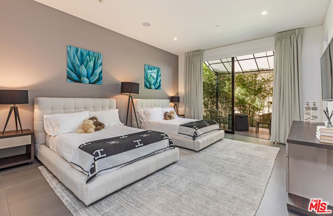 2002 LOMA VISTA DR