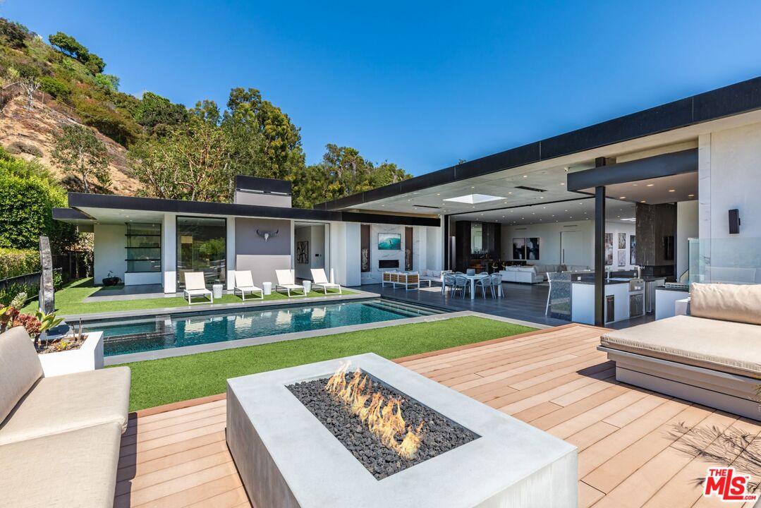 2002 LOMA VISTA DR