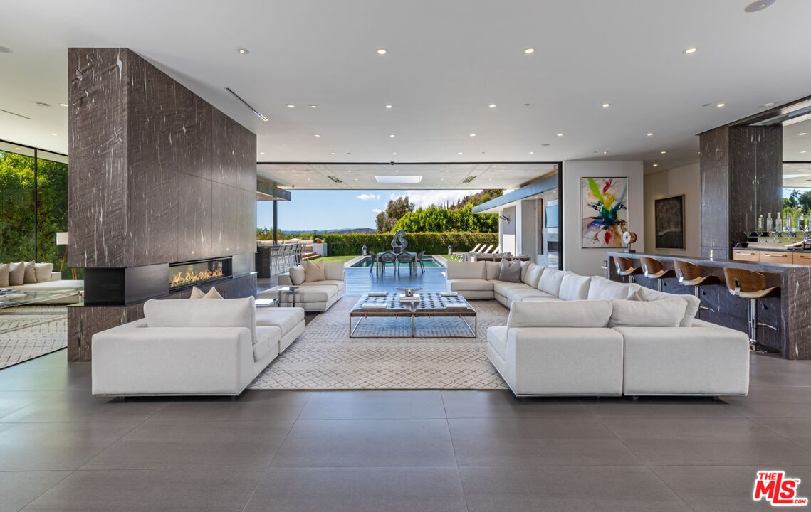 2002 LOMA VISTA DR