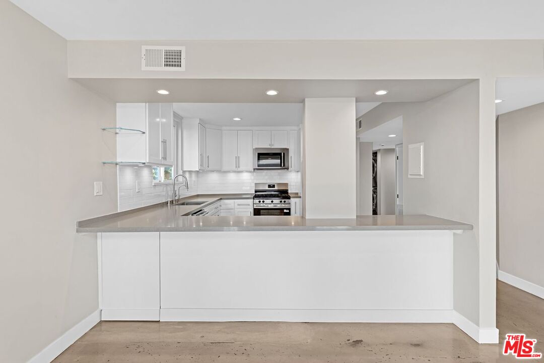 1129 Larrabee St Unit: 11