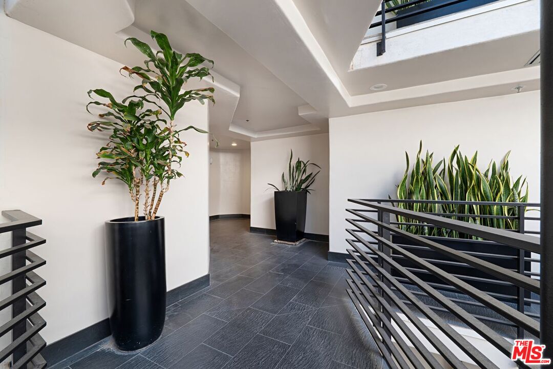 1129 Larrabee St Unit: 11