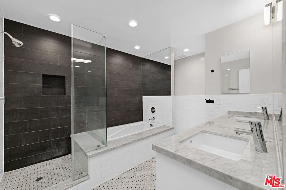 1129 Larrabee St Unit: 11