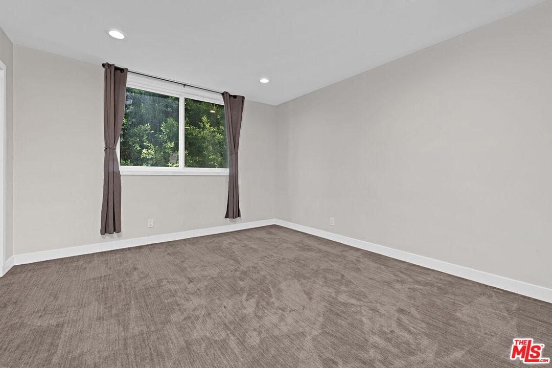 1129 Larrabee St Unit: 11