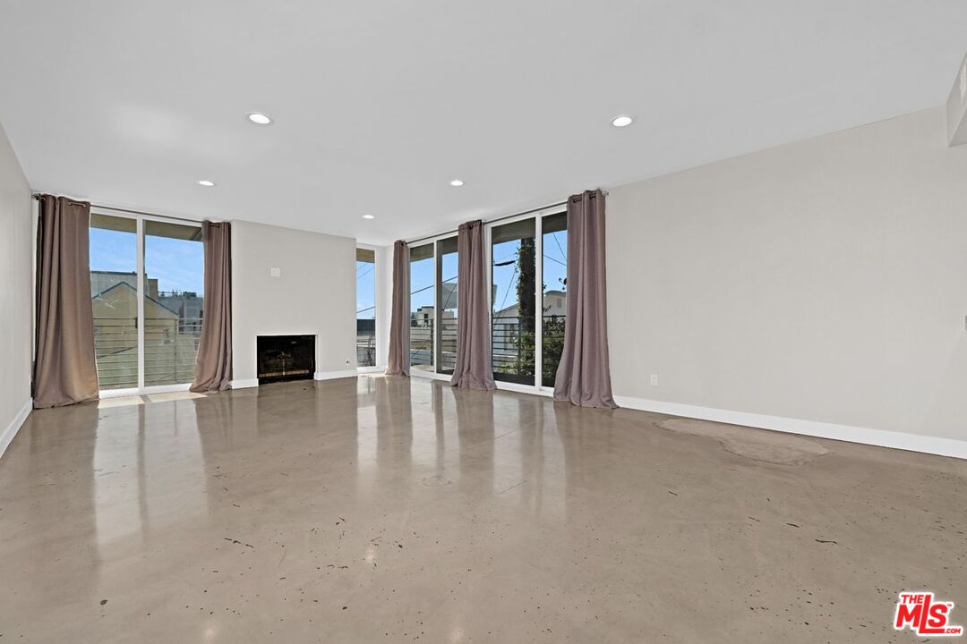 1129 Larrabee St Unit: 11