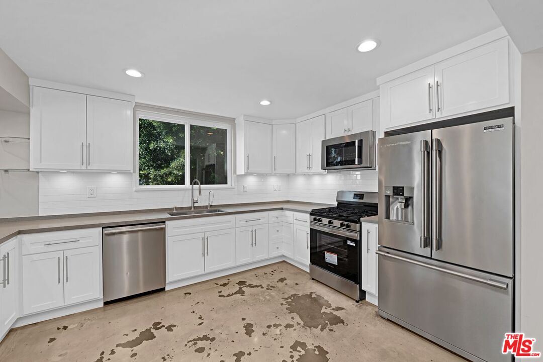 1129 Larrabee St Unit: 11
