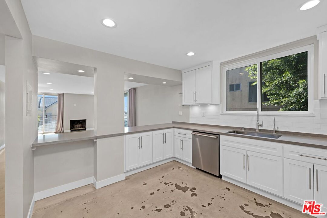 1129 Larrabee St Unit: 11