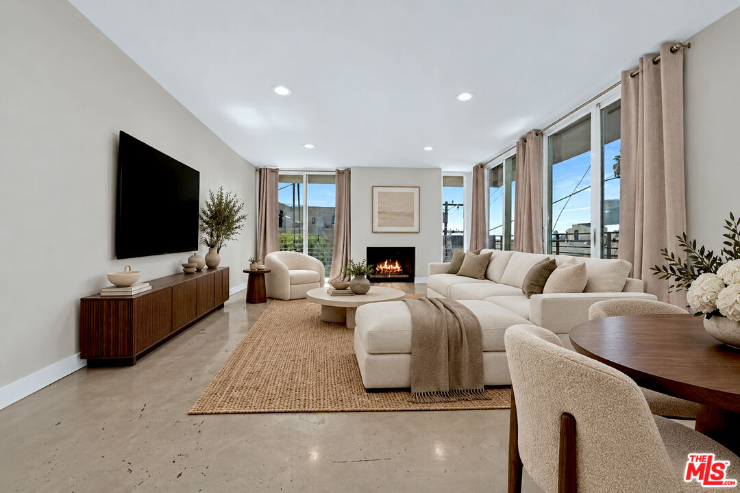 1129 Larrabee St Unit: 11