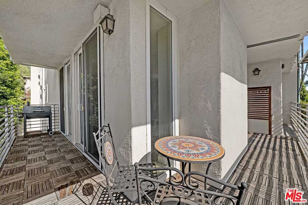 1129 Larrabee St Unit: 11