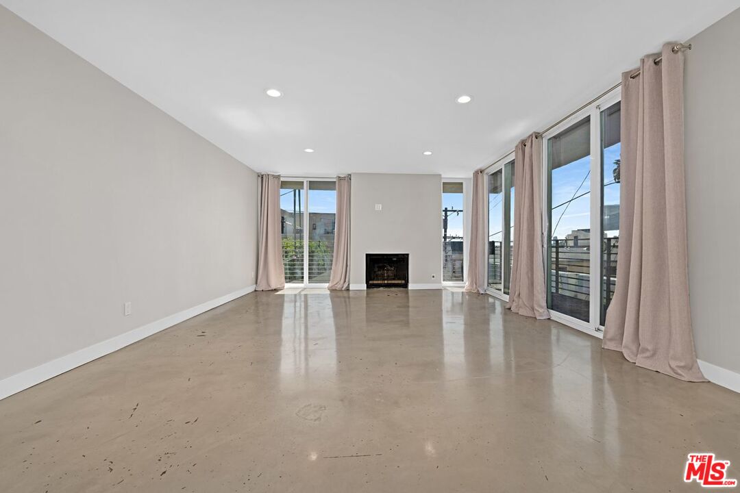 1129 Larrabee St Unit: 11