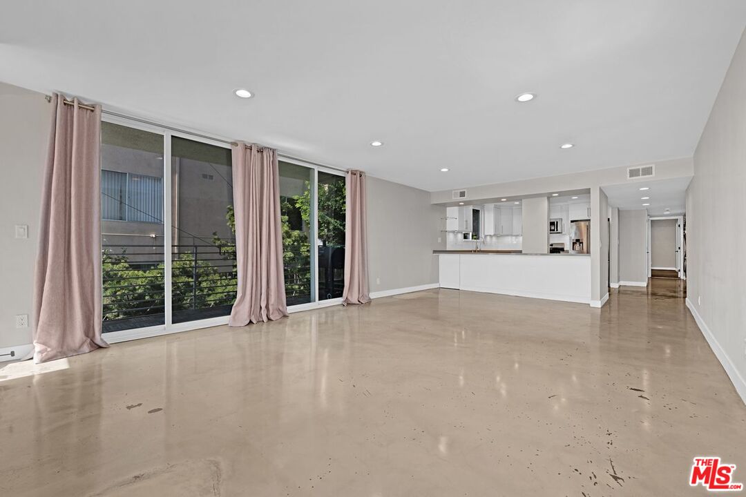 1129 Larrabee St Unit: 11