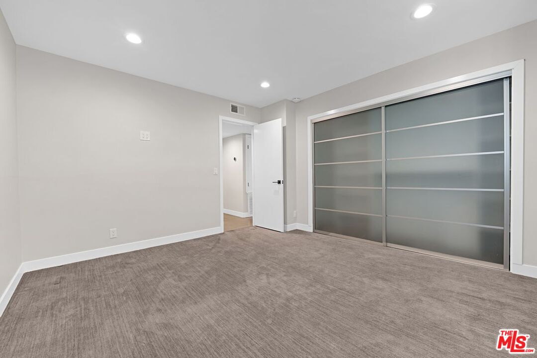 1129 Larrabee St Unit: 11