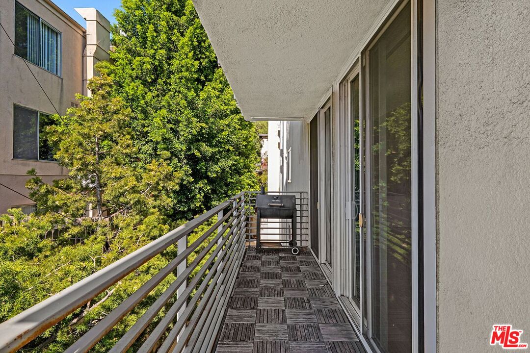 1129 Larrabee St Unit: 11