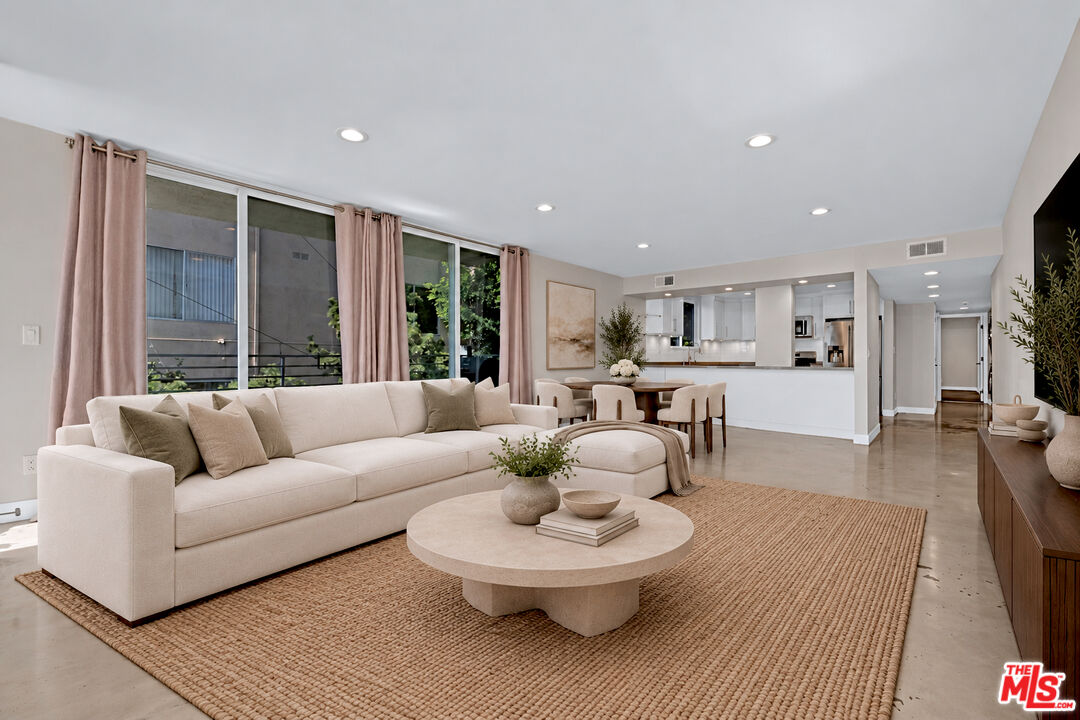 1129 Larrabee St Unit: 11